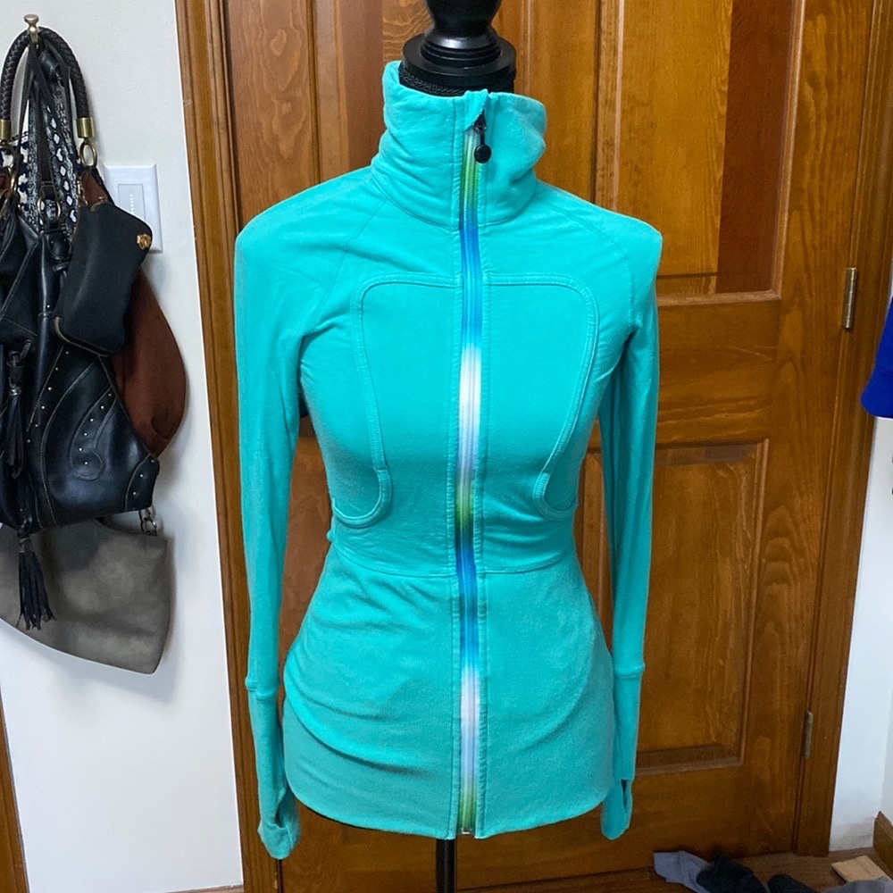 💐Lululemon turquoise rainbow zip up jacket 💐